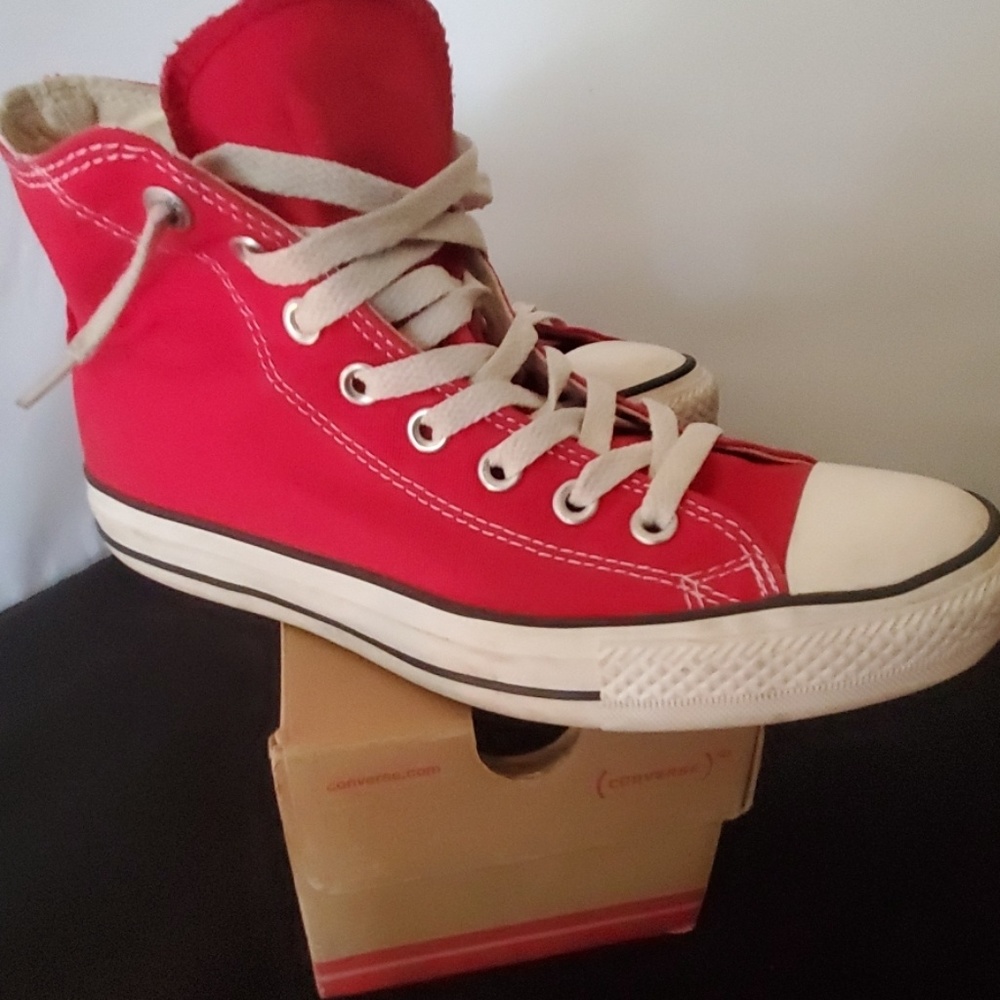RED CONVERSE